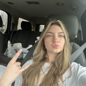 Meet your Posher, Ava